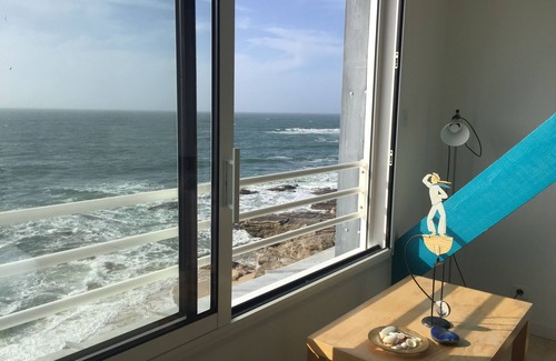 Guilvinec Apartment | A studio located in a house directly on the beach in a stunning maritime site