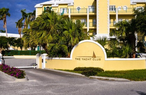 The Bight Apartment | A Studio with Amazing Marina and Sunset Views