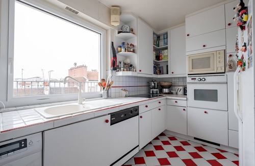 Centre Ville Apartment | A Study in Pink, by Veeve