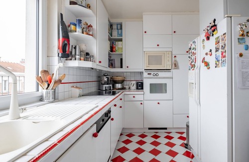 Centre Ville Apartment | A Study in Pink, by Veeve