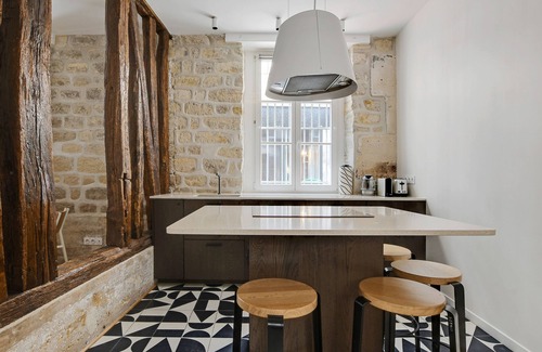 Quartier du Faubourg-Montmartre Apartment | A Stunning 2-BR/1BA in the 9th district- Folies Bergère