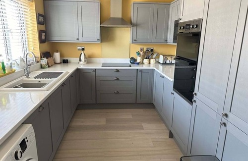 Great Yarmouth Cottage | A stunning 3 bedroom property with sea views and direct access to the beach.