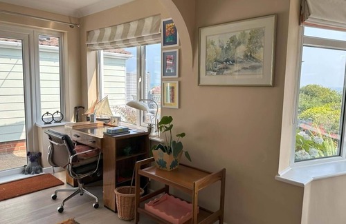 Great Yarmouth Cottage | A stunning 3 bedroom property with sea views and direct access to the beach.