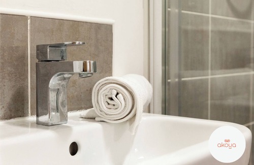 Wakefield House | A Stunning Central Wakefield Cozy Gem - Free Wi-Fi & Parking - Pet Friendly