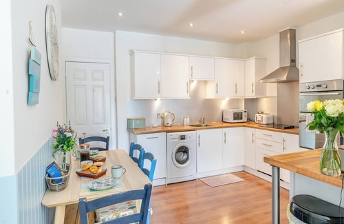 Pettycur Cottage | A stunning ground floor apartment which is bright, fresh and full of colour.