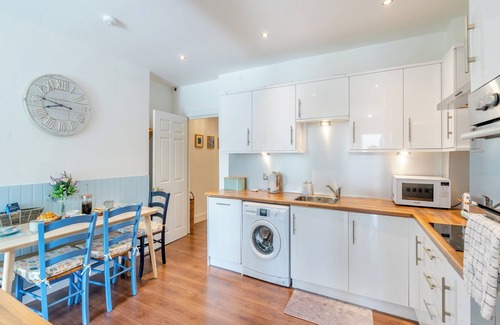 Pettycur Cottage | A stunning ground floor apartment which is bright, fresh and full of colour.