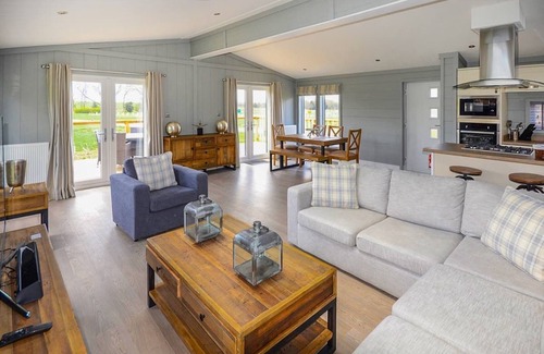 Bury St Edmunds Ski Chalet | A stunning lodge with one master double with en suite.