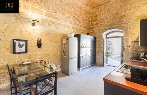Zebbug Apartment | A stunning, townhouse with magnificent pool area !