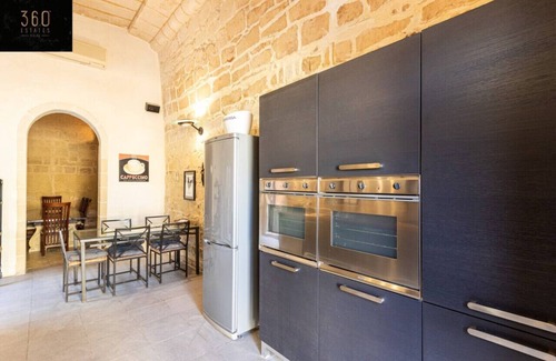 Zebbug Apartment | A stunning, townhouse with magnificent pool area !
