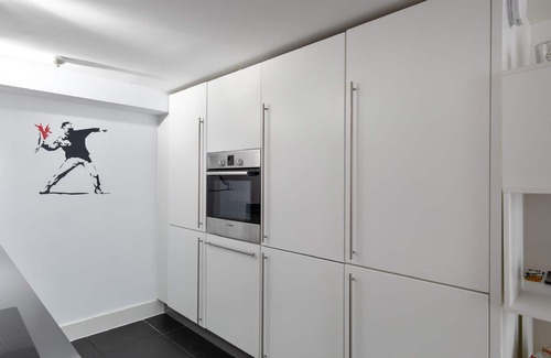 Woolwich Riverside Apartment | A Stylish 2 Bed, 2 Bath London Apartment