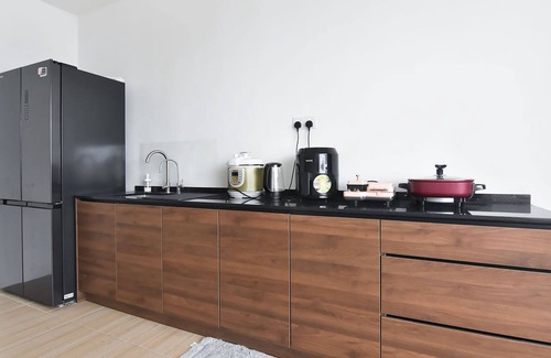 Kuala Lumpur House | A Stylish 3BR Home Near MRT, Sunway Medical Centre