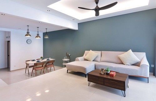 Kuala Lumpur House | A Stylish 3BR Home Near MRT, Sunway Medical Centre