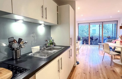 Hoxton West Apartment | A stylish & bright, newly renovated one-bed Shoreditch apartment.