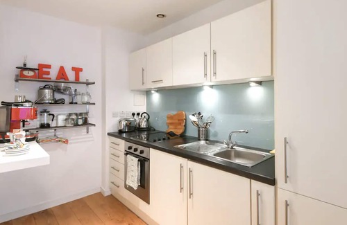 Hoxton West Apartment | A stylish & bright, newly renovated one-bed Shoreditch apartment.