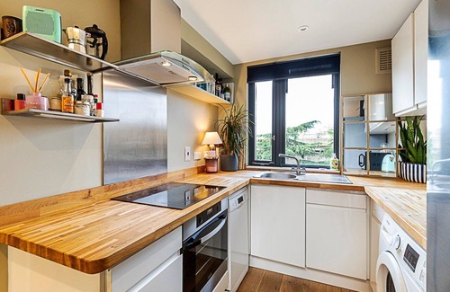 Golborne Apartment | A Stylish Haven Near Portobello Road