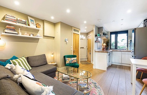 Golborne Apartment | A Stylish Haven Near Portobello Road