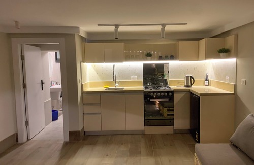 Heliopolis Apartment | A stylish retreat near the Palace.