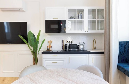 Epinettes Apartment | A Sublime 1-BR with Services in Batignolles