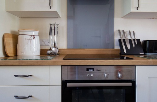 Winchcombe Apartment | A sudeley castle cottage that sleeps 4 guests in 2 bedrooms