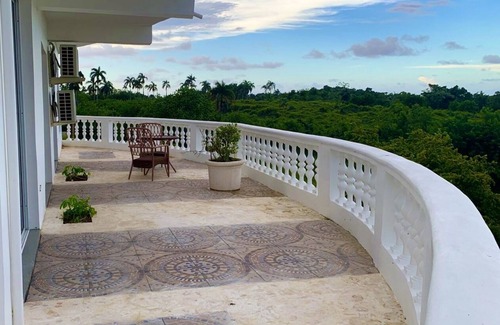 Cabrera Apartment | A suite with ocean view balconies, walk-in shower, pool, fire pit, & more!nnn