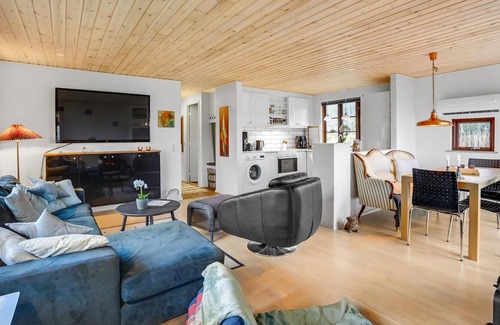 Ebdrup House | A summer house with hearty decoration and focus on coziness.