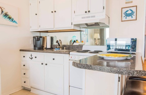 Ash Condo | A Sunrise Suite at Cherry Grove