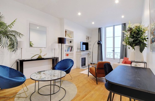 Saint-Thomas-d'Aquin Apartment | A Superb 1-BR in Saint-Germain-des-Près