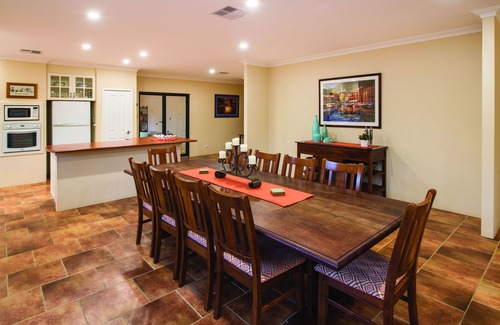 Dunsborough House | A Superbly Central, Elegant yet Casual Holiday Escape