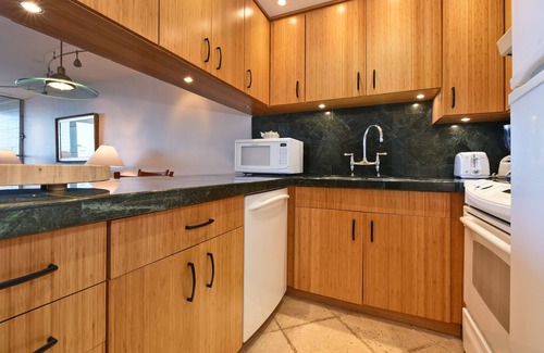 Honokowai Condo | A Sweet Slice of Paradise ~ Ocean Front, 1 Bedroom, 1 Bath, Sleeps 4