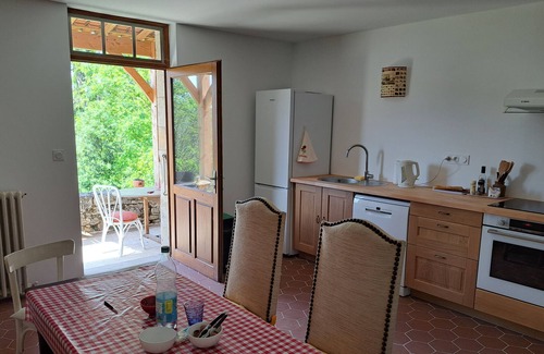 Saint-Cyprien House | A terrace above the valley