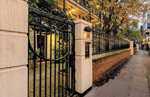 Covent Garden Apartment | A Theatrical Pied a Terre, Close to Absolutely Everything in Central London.