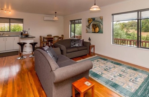 Puketapu House | A Touch of Country Close To Town -LangTree Cottage