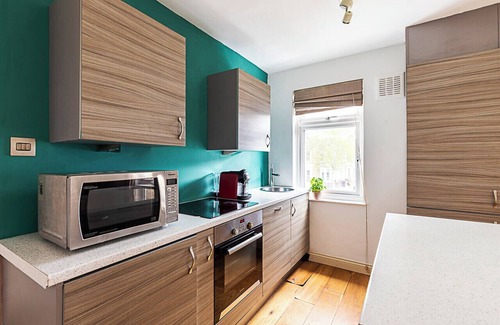 Brixton Apartment | A Tranquil One-Bedroom Flat near Brockwell Park