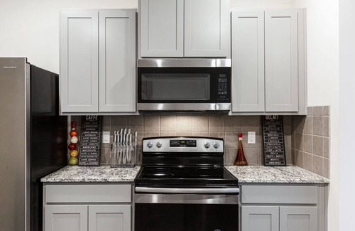 Union City House | A Traveler’s dream; Private Townhome 15min to Airport in peaceful Union City