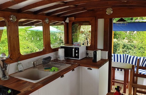 Figanieres House | A trawler in the vineyards
