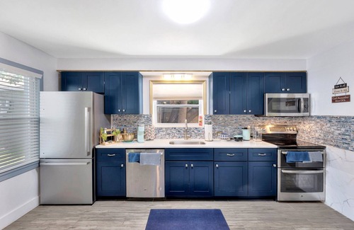 St. Pete Beach House | A TREASURE IN ST. PETE. COZY & COMFORTABLE HOUSE STEPS TO SHOPS AND RESTAURANTS