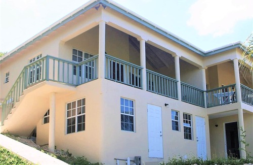 Cedar Grove Cottage | A Tropical Getaway!