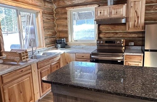 Bear Creek House | A true Alaskan home, short drive from town, relaxing and cozy in the forest.