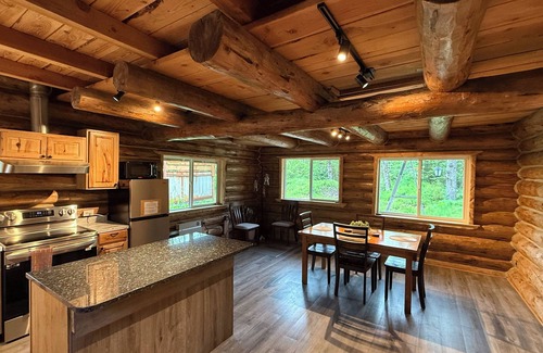Bear Creek House | A true Alaskan home, short drive from town, relaxing and cozy in the forest.
