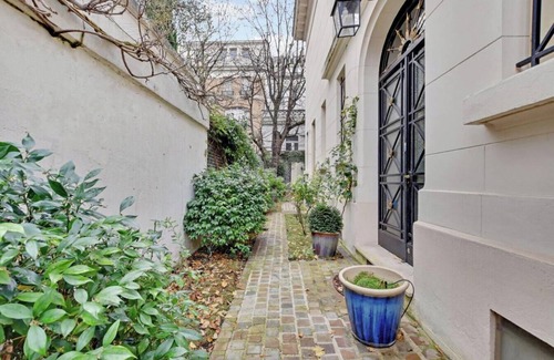 Porte-Dauphine Apartment | A true haven of piece near Arc de Triomphe and Champs-Élysées