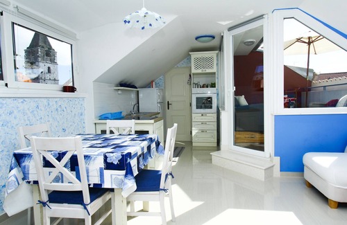 Sveti Filip i Jakov Apartment | A two bedroom apartment in a beautiful stone house very close to the beach