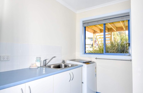 Lakes Entrance House | A two- story house with sweeping views of Bass Strait and the North Arm.