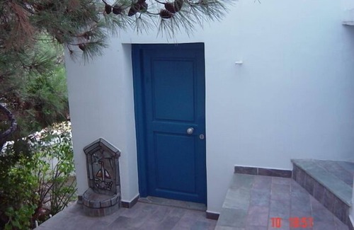 Serifos House | A typical cycladic house in the heart of Chora overseeing Serifos' harbor