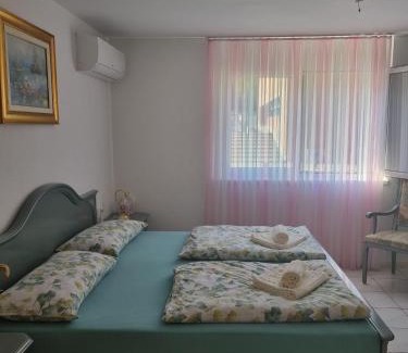 Contone House | A u r o r a Central Room tra Locarno, Lugano e Bellinzona a 1 minuto FFS