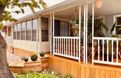Sherkston Cabin | A unique beautiful cottage located in the Sherkston Shores resort!