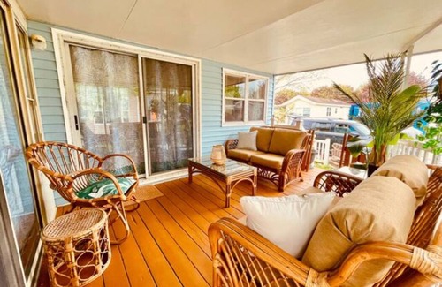 Sherkston Cabin | A unique beautiful cottage located in the Sherkston Shores resort!