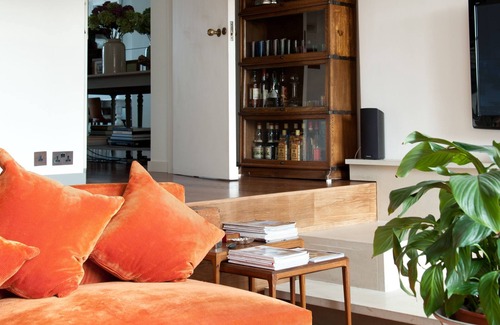 St. Mary's Park House | A unique contemporary house close to Battersea Park sleeps 8
