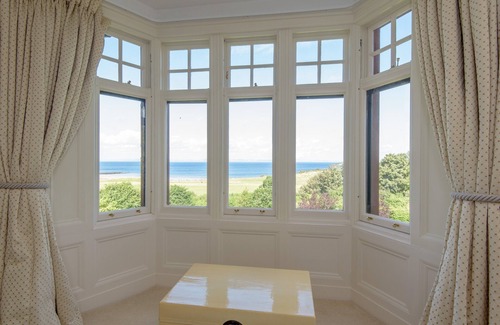 North Berwick House | A unique, spectacular detached home in a much sought-after area with unbeatable panoramic sea views.