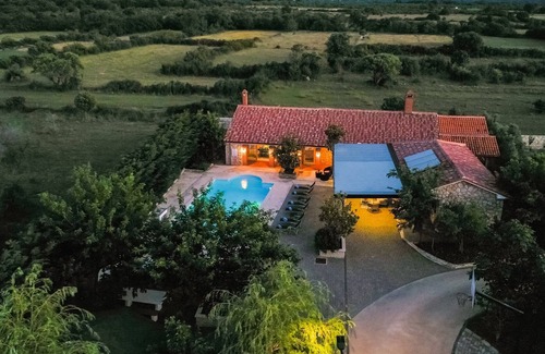 Poljica Villa | A unique Villa pequena perla with a pool