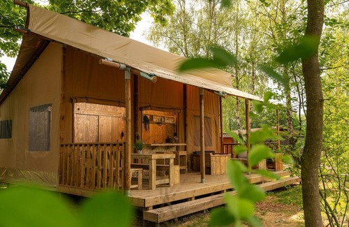 Notter Cabin | A very chill safari tent with your own bar: the bartenter!